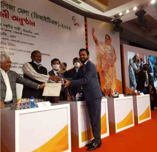 বাণিজ্য মেলায় সেরা ইলেকট্রনিক্স প্যাভিলিয়ন পুরস্কার পেলো মিনিস্টার গ্রুপ