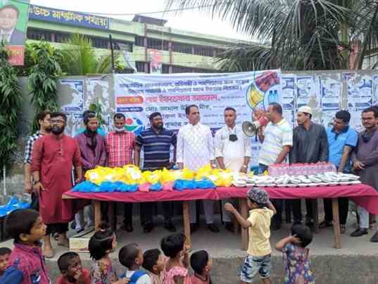 ‘আন্তর্জাতিক মানবকল্যাণ প্রতিবন্ধী ও পথশিশুদের জন্য’ সংস্থার উদ্যোগে পথচারী ও পথশিশুদের মাঝে ইফতার উপহার প্রদান