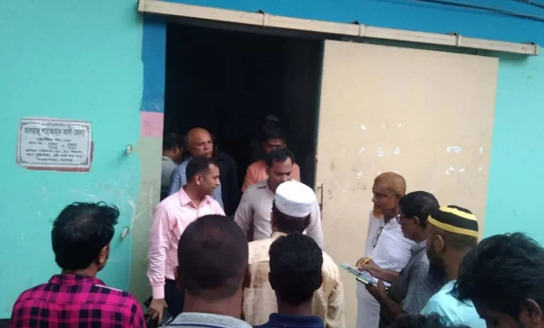 গুদামে মজুদ ৬২৫ বস্তা সার জব্দ, ব্যবসায়ীকে জরিমানা