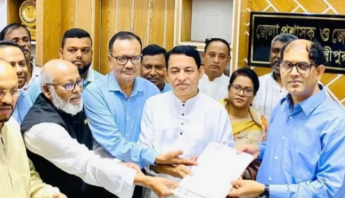 লক্ষ্মীপুরে জেলা পরিষদে মনোনয়ন পত্র দাখিল