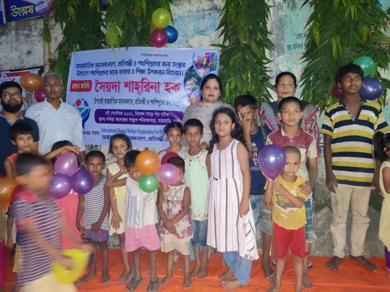 রাজধানীর শনি আখরায় পথশিশুদের মাঝে খাবার ও শিক্ষা উপকরণ বিতরণ