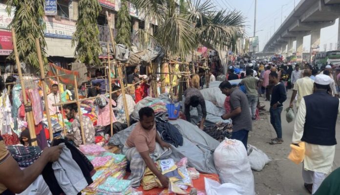 রূপগঞ্জে ফুটপাতে মাসে চাঁদা আদায় ৭৫ লাখ টাকা