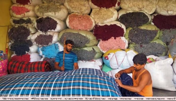 কটিয়াদীতে শীত জেকে বসার আগেই লেপ তোষক তৈরির ধুম