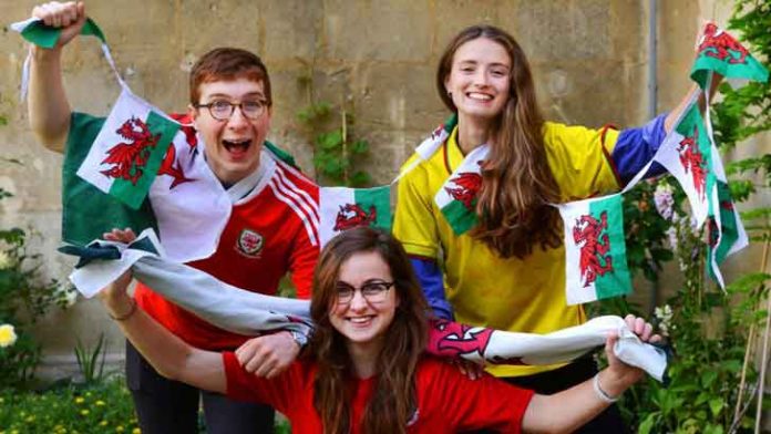 চাকরি চলে গেলেও বিশ্বকাপ মিস করতে চান না তারা