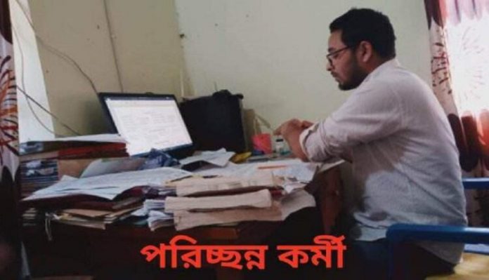 অফিস করেন না খাদ্য কর্মকর্তা,   সবকিছু সামলান ঝাড়ুদার