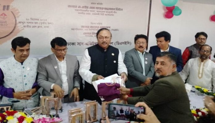 সাংবাদিক আবদুল অদুদ পেলেন ডিএসইসির লেখক সম্মাননা