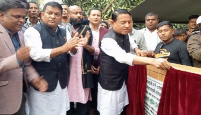 লক্ষ্মীপুরে সড়ক উদ্বোধন করলেন এমপি নয়ন