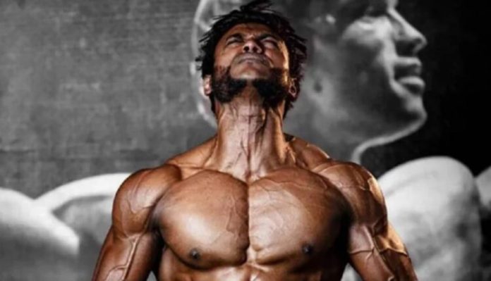 পুরস্কারে লাথি মারার ঘটনায় তদন্ত কমিটি