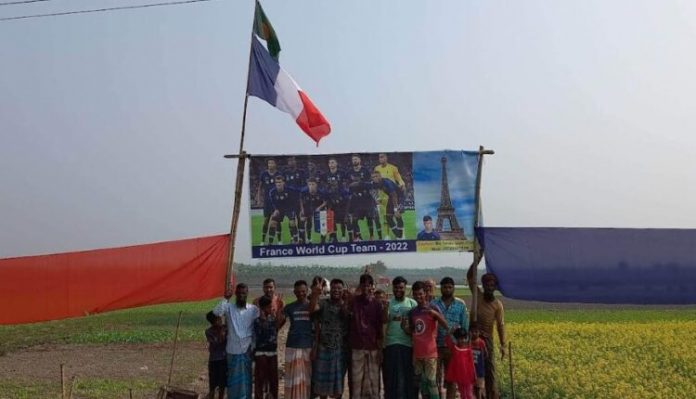 তাড়াশের আকাশে উড়ছে ফ্রান্সের ২ কিলোমিটার পতাকা