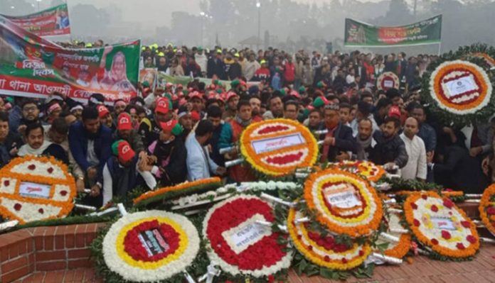 জাতীয় স্মৃতিসৌধে জনতার ঢল