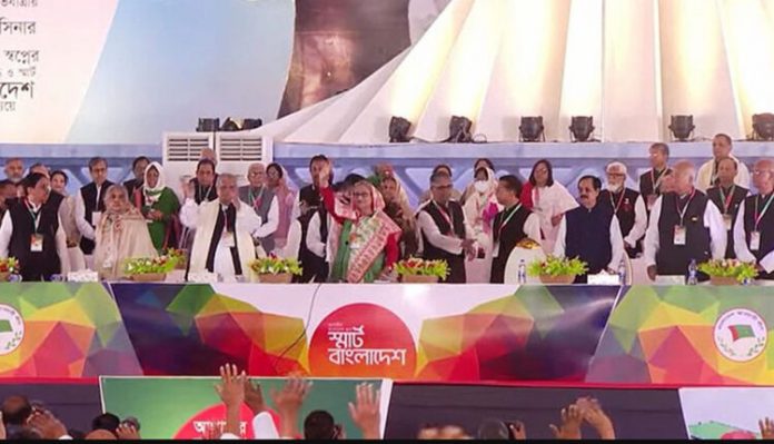 আওয়ামী লীগের সম্মেলনস্থলে শেখ হাসিনা