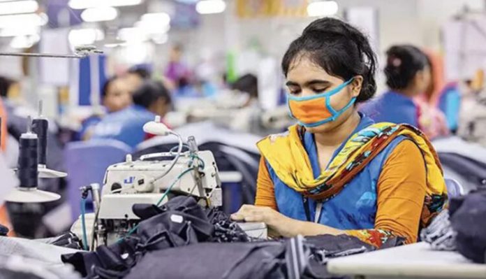 পোশাক রপ্তানিতে আয় হাজার কোটি ডলার