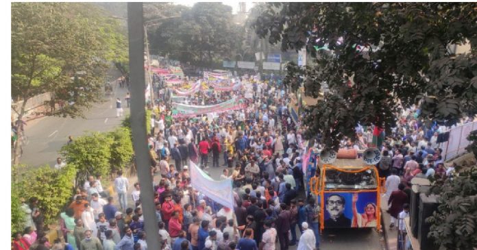 রাজধানীতে ‘বিজয় শোভাযাত্রা’ করছে আ.লীগ