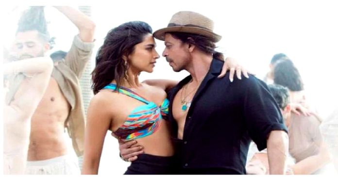 আটকে গেল শাহরুখ–দীপিকার ‘পাঠান’