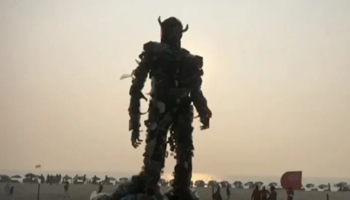 কক্সবাজার সৈকতে প্লাস্টিক বর্জের ‘দানব’ ভাস্কর্য