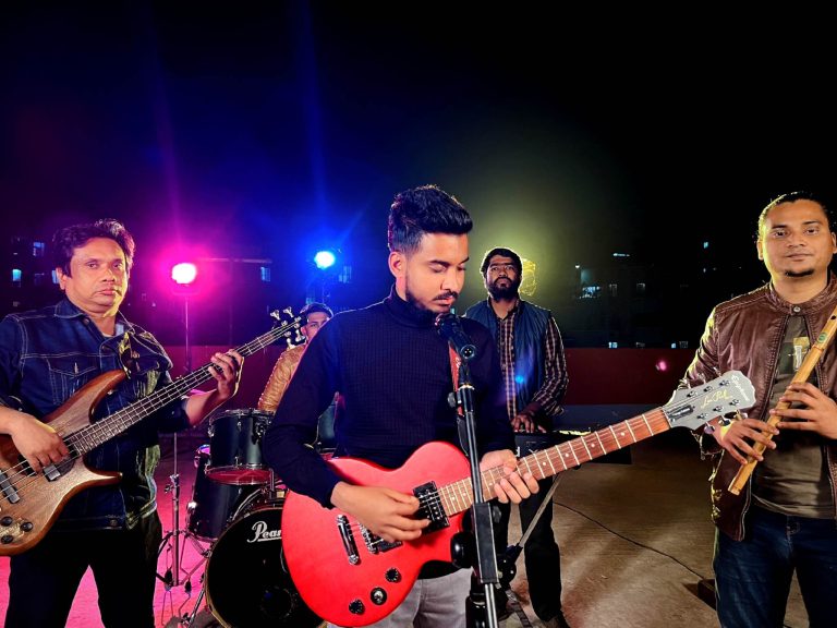 প্রথম হিন্দী গানেই গগনের বাজিমাত