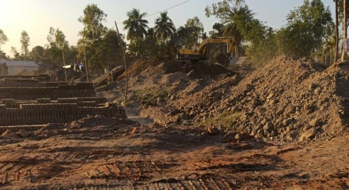 লালমনিরহাটে আগুনে পোড়ানো হচ্ছে কৃষকের প্রাণ!