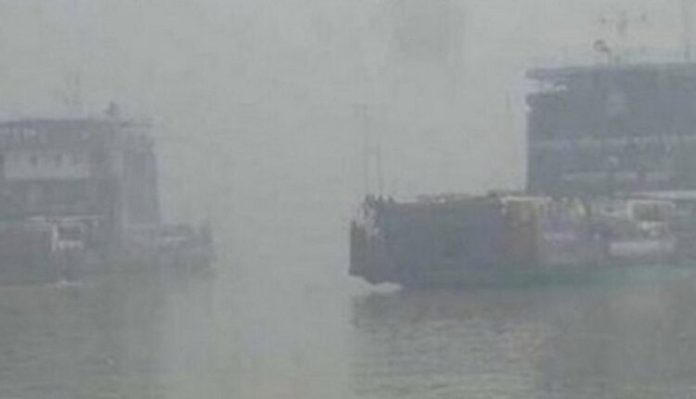 কুয়াশায় পদ্মায় আটকা পড়েছে আছে ৩ ফেরি