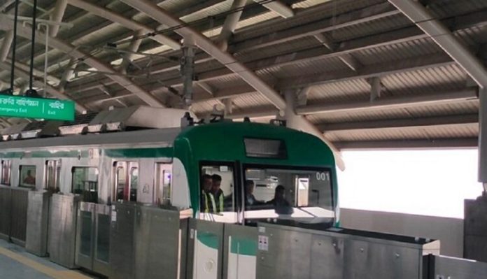 ফানুস অপসারণের পর মেট্রোরেল চলাচল স্বাভাবিক