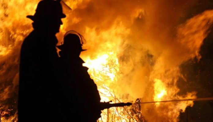 Screenshot_6-9.jpg কামরাঙ্গীরচরে জুতার কারখানায় আগুন