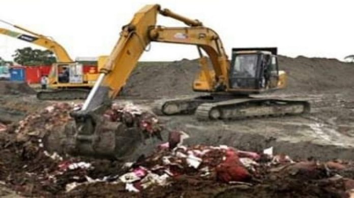 ধ্বংস করা হচ্ছে ২২০ কনটেইনার পচা পণ্য