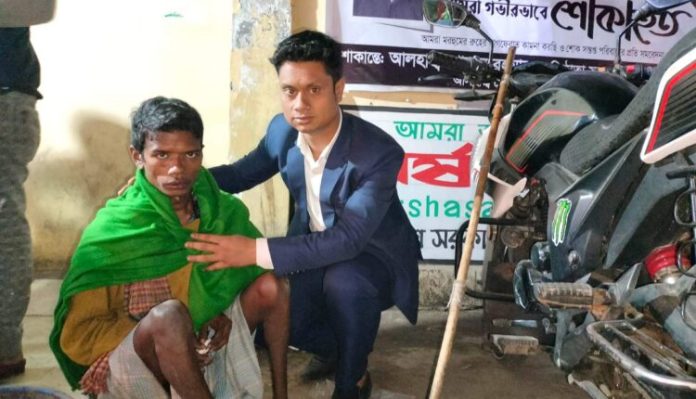 শীতবস্ত্র নিয়ে রাতের আঁধারে অসহায়দের বাড়িতে সাংবাদিক জয়