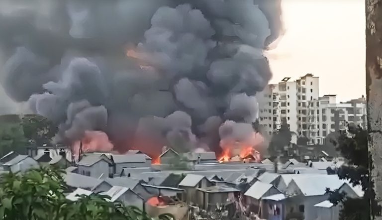 বনানীর গোডাউন বস্তিতে ভয়াবহ আগুন