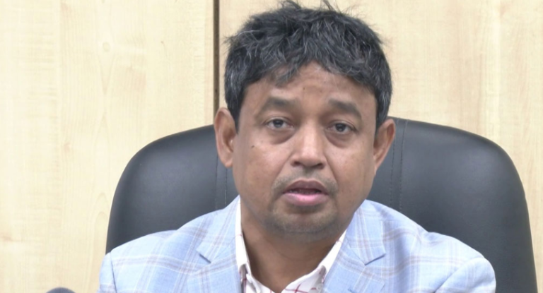 দেয়াল টপকে পালাতে চেষ্টা করলেন হারুন