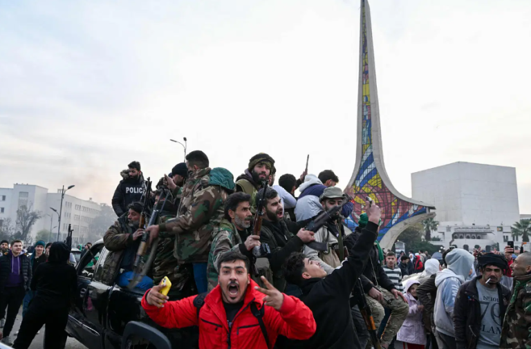 স্বৈরশাসক আসাদের পলায়নে সিরিয়াবাসীর উল্লাস