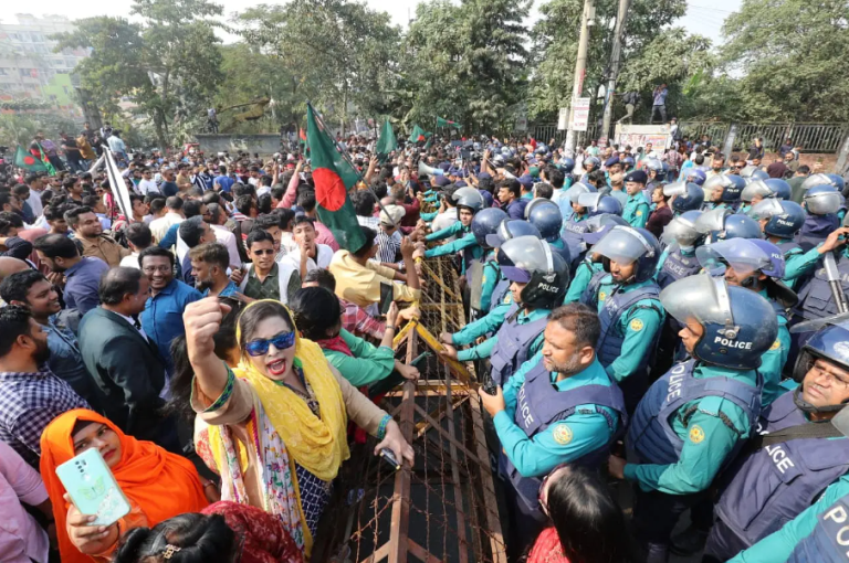 বিএনপির ৩ সংগঠনের ভারতীয় হাইকমিশনের অভিমুখে পদযাত্রা আটকাল পুলিশ