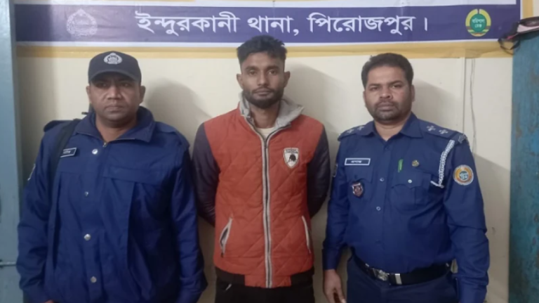 মাকে গাছে বেঁধে ঘরে আগুন, সাবেক সেনা সদস্য গ্রেপ্তার