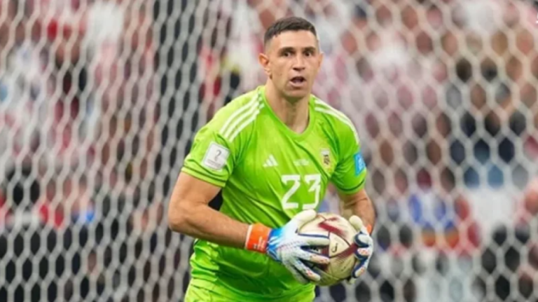 ফুটবলের নতুন নিয়ম: সময় নষ্ট করলে গোলরক্ষকদের শাস্তি, ফিফার কড়াকড়ি