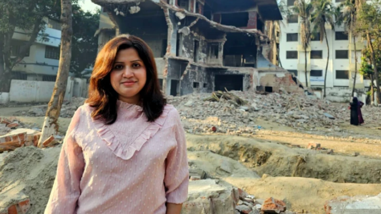 ন্যান্সির ধানমন্ডি ৩২ নম্বরের ভাঙা বাড়ির সামনে ছবি: রাজনৈতিক প্রতিক্রিয়া ও ব্যক্তিগত অনুভূতি