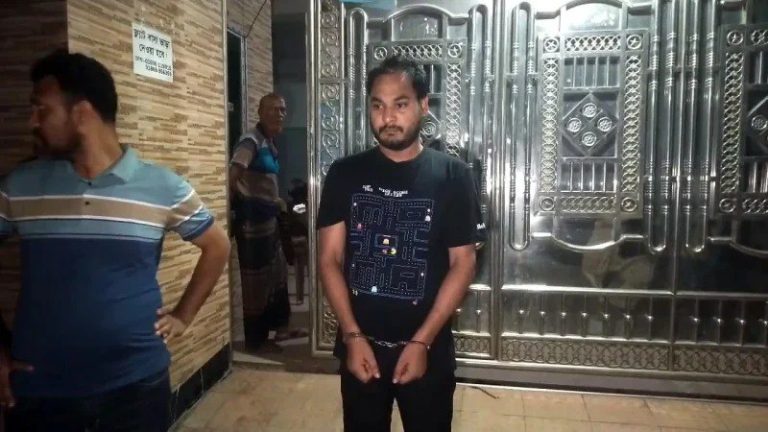 ‘ভারতে আছি’ স্ট্যাটাস দিয়ে আত্মগোপনে থাকা ছাত্রলীগ নেতা গ্রেপ্তার