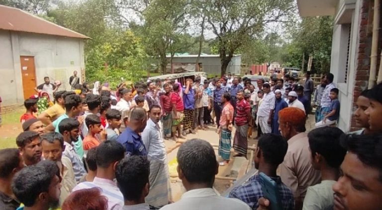 গাজীপুরে রড ছাড়া ছাদ ঢালাই, ধসে শ্রমিকের মৃত্যু: উত্তেজিত জনতার হামলা