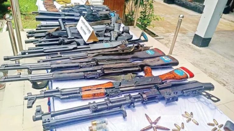 লুট হওয়া অস্ত্র এখন দেশের জন্য বড় হুমকি: আইনশৃঙ্খলার চরম বিপর্যয়