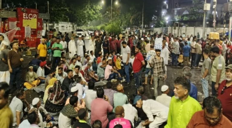 ইশরাক হোসেনের সমর্থকদের টানা অবস্থান কর্মসূচি অব্যাহত, উপদেষ্টাদের পদত্যাগের দাবিতে উত্তাল হেয়ার রোড